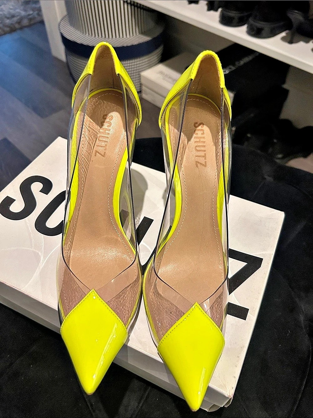 Schutz Fechado Salto Alto Pointed Toe Heels in Yellow US 8B